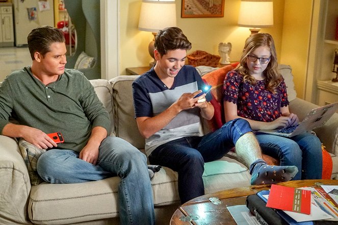 The Real O'Neals - The Real Dates - Filmfotók - Matt Shively, Noah Galvin, Bebe Wood
