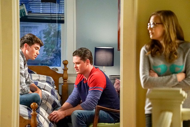 The Real O'Neals - The Real Dates - Filmfotók - Noah Galvin, Matt Shively