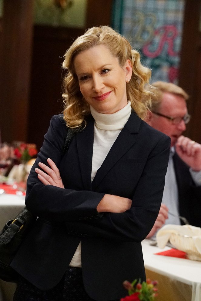 The Real O'Neals - Season 2 - The Real Brother's Keeper - Photos - Angela Kinsey