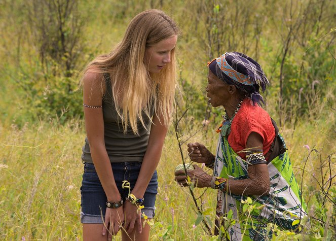 The Model and the Bushmen - Photos - Aleksandra Orbeck-Nilssen
