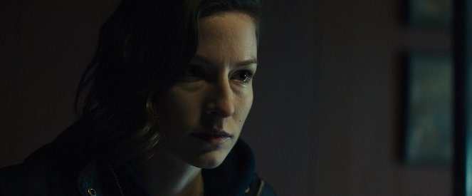 Captive State - Film - Caitlin Ewald