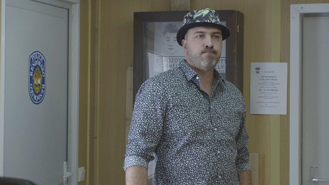 Drága örökösök - Season 3 - A vizsgálat - De la película - Simon Szabó
