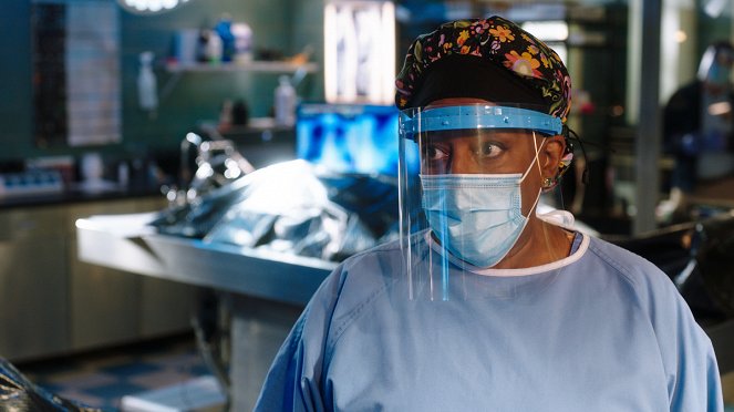 NCIS: New Orleans - Something in the Air, Part I - Photos - CCH Pounder