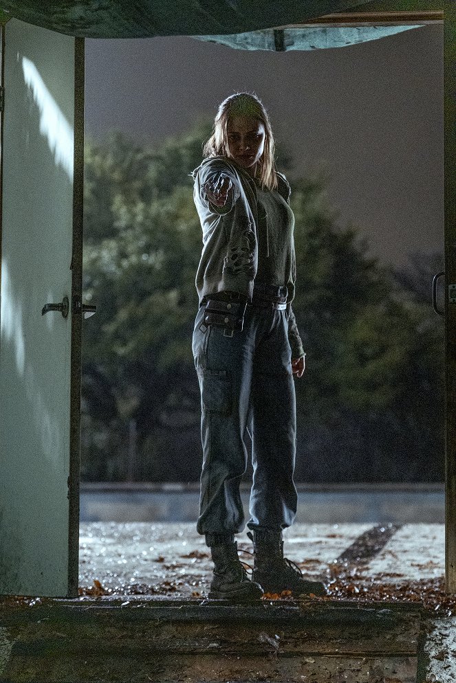 Fear the Walking Dead - Skarbie - Z filmu - Christine Evangelista