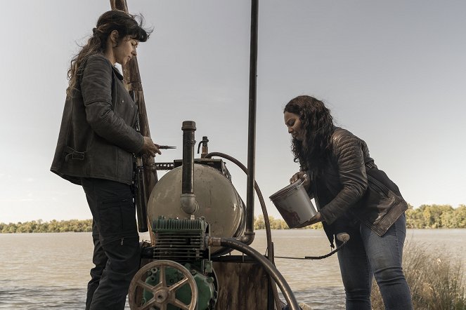 The Walking Dead: Mi vagyunk a világvége - Season 1 - Őrült a vízen túl - Filmfotók - Annet Mahendru, Aliyah Royale