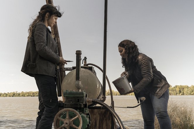 The Walking Dead: World Beyond - Madman Across the Water - Van film - Annet Mahendru, Aliyah Royale