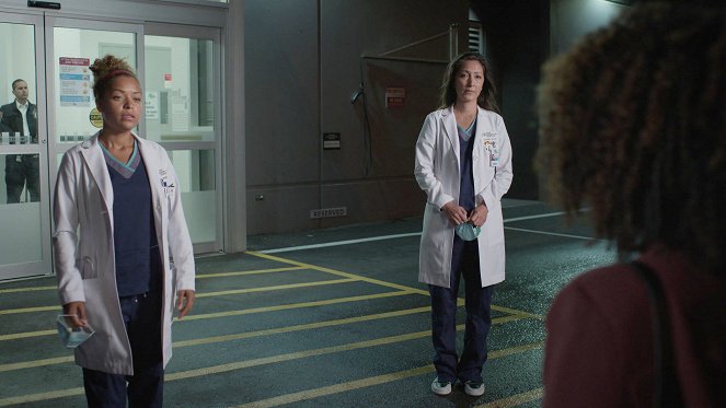Dobrý doktor - Season 4 - V první linii: 1. část - Z filmu - Antonia Thomas, Christina Chang