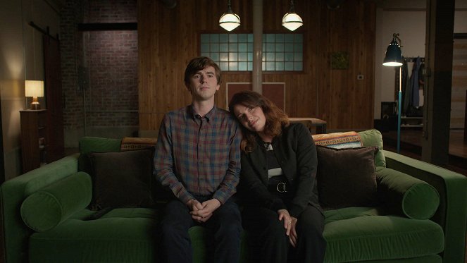 The Good Doctor - Frontline, Part 2 - Photos - Freddie Highmore, Paige Spara