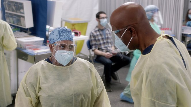 Grey's Anatomy - Season 17 - Avant / Après - Film - Chandra Wilson
