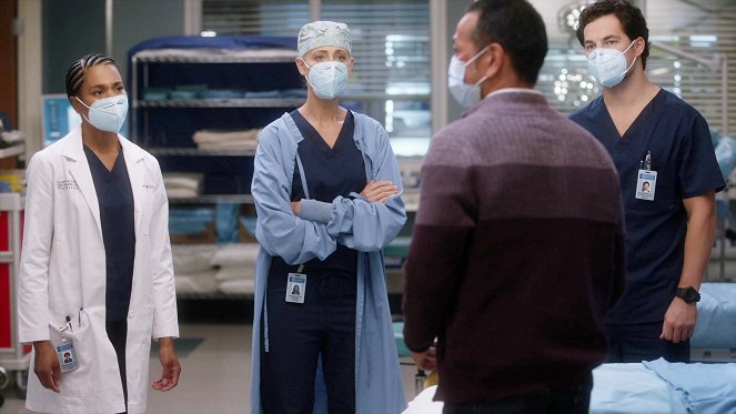 Grey's Anatomy - The Center Won't Hold - Photos - Kelly McCreary, Kim Raver, Giacomo Gianniotti