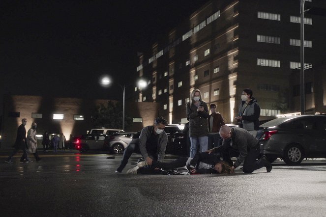 Grey's Anatomy - The Center Won't Hold - Van film