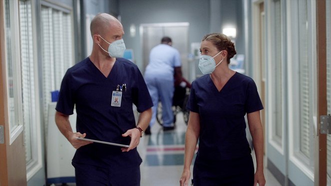 Greyn anatomia - Season 17 - The Center Won't Hold - Kuvat elokuvasta - Richard Flood, Ellen Pompeo