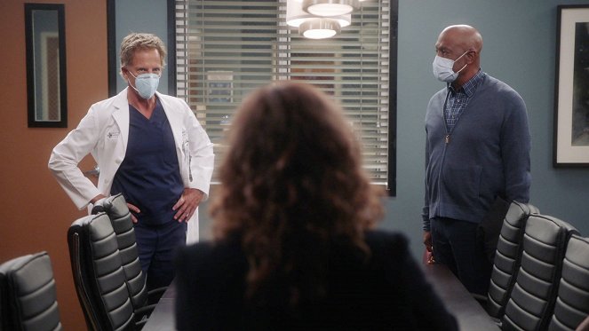 Grey's Anatomy - Season 17 - The Center Won't Hold - Photos - Greg Germann, James Pickens Jr.