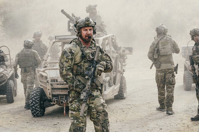 SEAL Team - Season 4 - Auf sich allein gestellt - Filmfotos - Tyler Grey