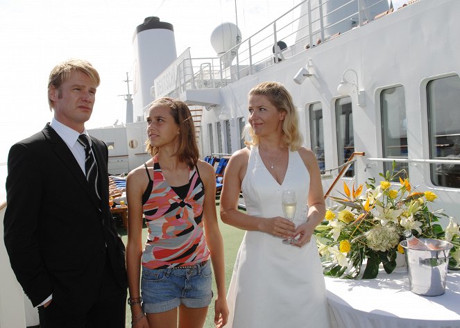 Kreuzfahrt ins Glück - Hochzeitsreise nach Chile - Film - Kai Scheve, Jette Hering, Christina Rainer