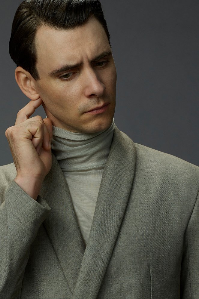 Brave New World - Promoción - Harry Lloyd