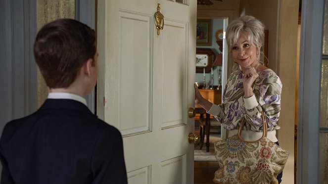 Young Sheldon - Season 4 - A Docent, a Little Lady and a Bouncer Named Dalton - Photos - Annie Potts