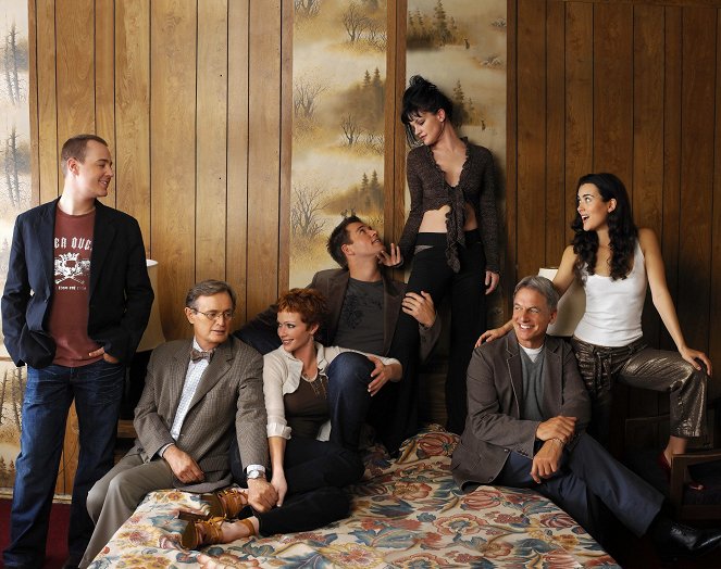 NCIS - Tengerészeti helyszínelők - Season 3 - Promóció fotók - Sean Murray, David McCallum, Lauren Holly, Michael Weatherly, Pauley Perrette, Mark Harmon, Cote de Pablo