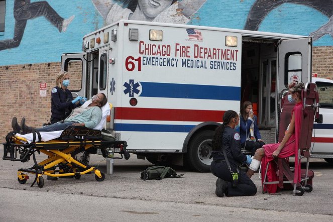 Chicago Fire - Season 9 - Wstrząśnięte miasto - Z filmu - Kara Killmer