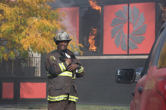 Chicago Fire - Season 9 - Wstrząśnięte miasto - Z filmu - Eamonn Walker