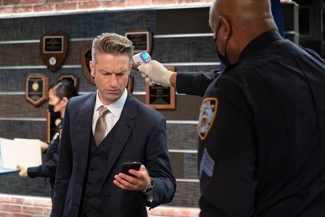 Law & Order: Special Victims Unit - Season 22 - Guardians and Gladiators - Photos - Peter Scanavino