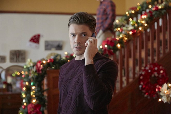 Time for Me to Come Home for Christmas - Do filme - Josh Henderson