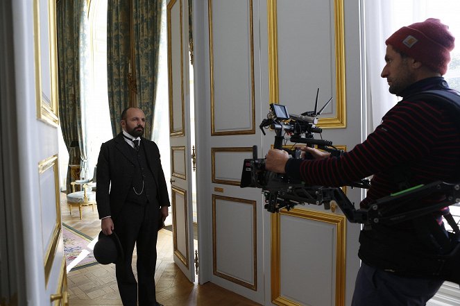 Odvrácená tvář Paříže: Záhada v Elysejském paláci - Z natáčení