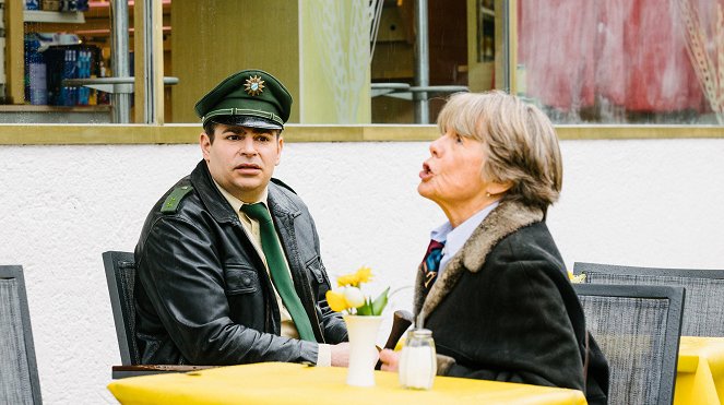 Hubert und Staller - Season 9 - Eine Leiche zum Kaffee - Filmfotos - Paul Sedlmeir, Kathi Leitner