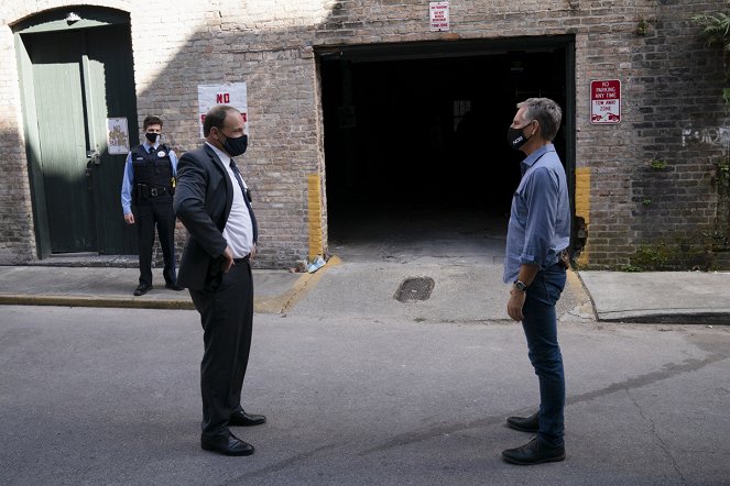 NCIS: New Orleans - One of Our Own - Photos - Larry Mitchell, Scott Bakula