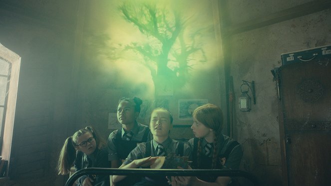 Čarodějnice školou povinné - Série 4 - The Forbidden Tree - Z filmu