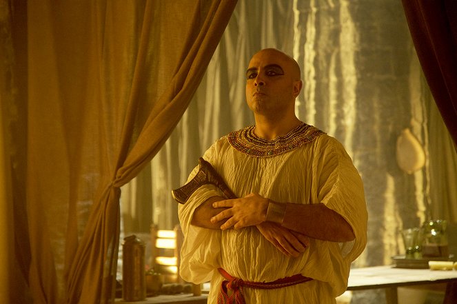 Treasures Decoded - Season 5 - The Pharaoh in the Suburbs - Photos