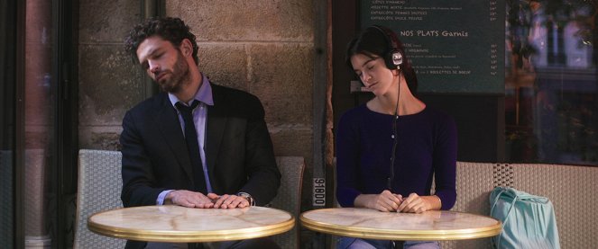 Frühling in Paris - Filmfotos - Arnaud Valois, Suzanne Lindon