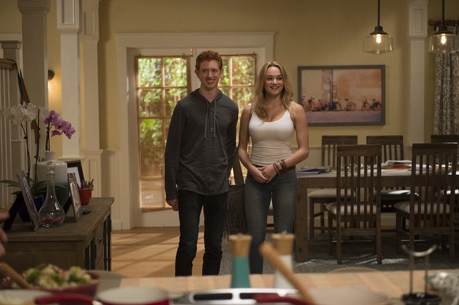 Life in Pieces - Babe Secret Phone Germs - Do filme - Niall Cunningham, Hunter King