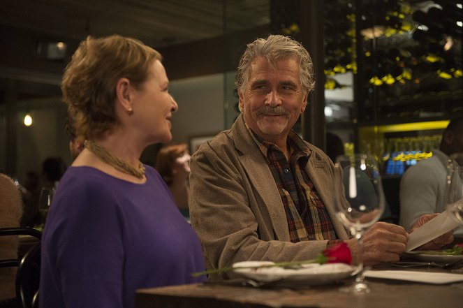 Life in Pieces - Das Tattoo / Valentinstag / Die Gitarre / Schwanger - Filmfotos - James Brolin