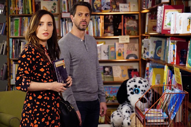 Life in Pieces - Awkward Bra Automated Ordained - Photos - Zoe Lister Jones, Colin Hanks