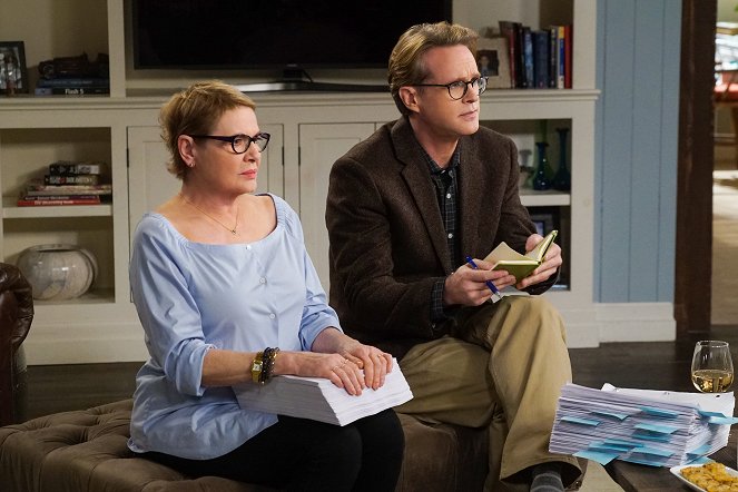 Life in Pieces - Season 2 - Ear Scorn Registry Manuscript - Photos - Dianne Wiest, Cary Elwes