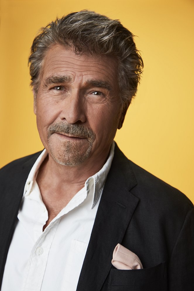 Life in Pieces - Season 3 - Promoción - James Brolin