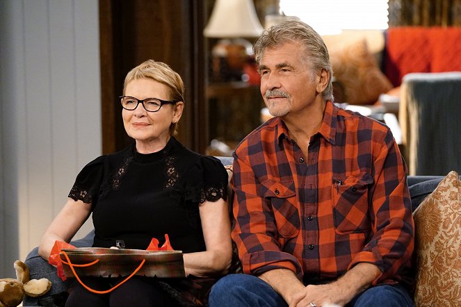 Life in Pieces - The Twelve Shorts of Christmas - Photos - Dianne Wiest, James Brolin