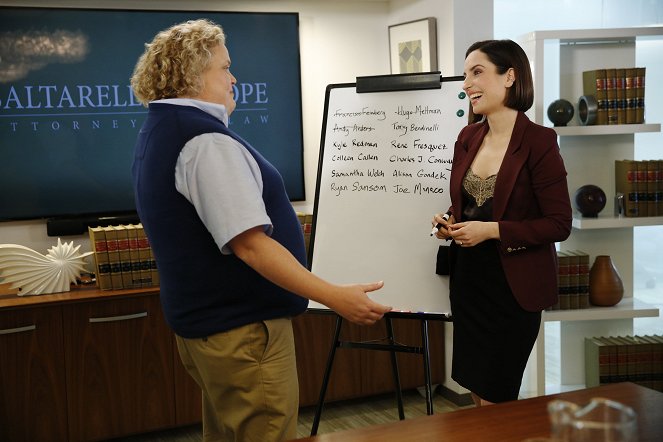 Life in Pieces - Season 3 - Emergency Interview Driving Lunch - Photos - Fortune Feimster, Zoe Lister Jones