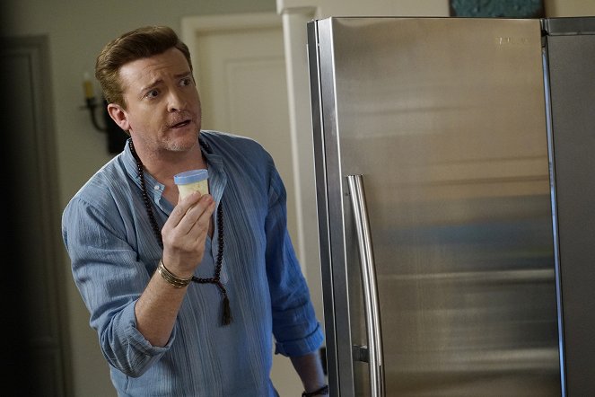 Life in Pieces - Toilet Shaving Stuck Fertility - Photos - Rhys Darby