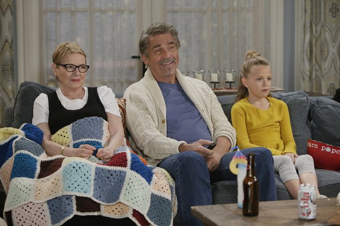 Life in Pieces - Season 3 - Therapy Cheating Shoes Movie - Photos - Dianne Wiest, James Brolin, Giselle Eisenberg