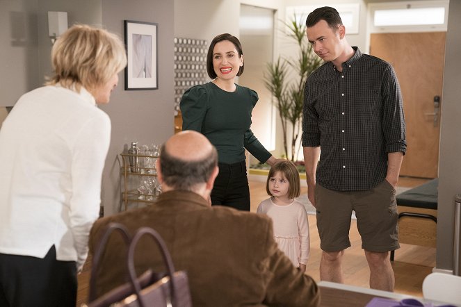 Life in Pieces - Parents Ancestry Coupon Chaperone - Do filme - Zoe Lister Jones, Ana Sophia Heger, Colin Hanks