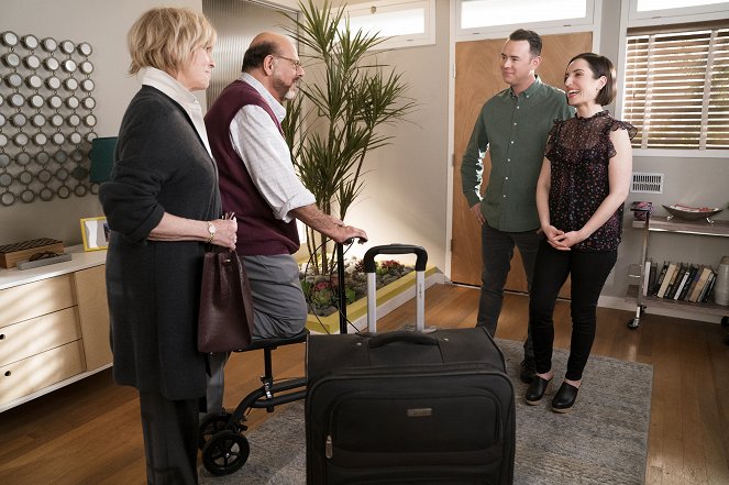 Life in Pieces - Season 3 - Parents Ancestry Coupon Chaperone - Photos - Joanna Cassidy, Fred Melamed, Colin Hanks, Zoe Lister Jones