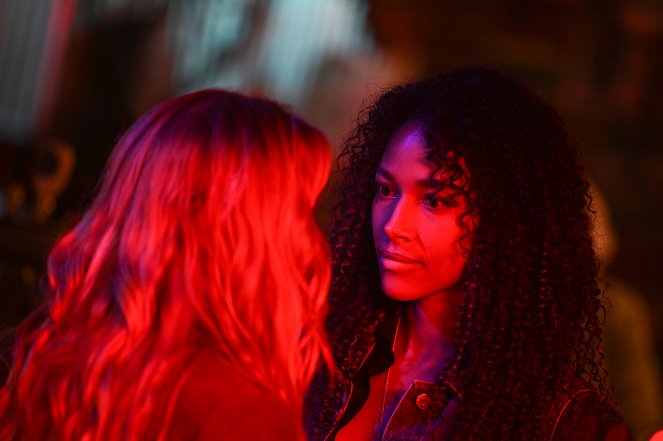 Šíre nebo - Pilotná epizóda - Z filmu - Kylie Bunbury