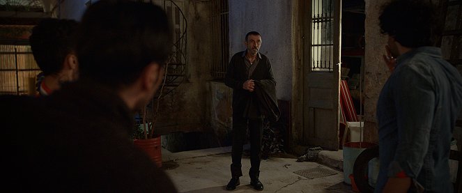 Tehran - Episode 8 - Van film