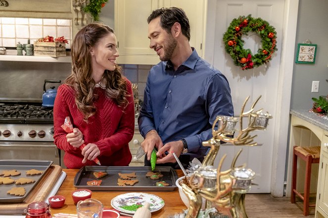 Christmas at Pemberley Manor - Photos - Jessica Lowndes, Michael Rady