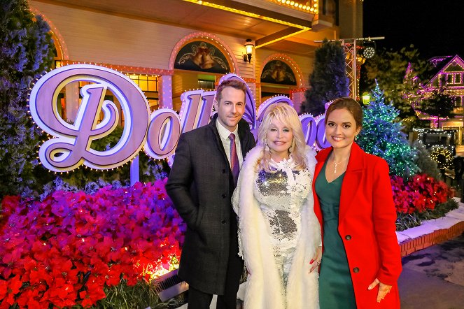 Christmas at Dollywood - Promoción - Niall Matter, Dolly Parton, Danica McKellar
