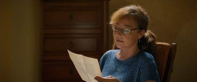 Home Front - Photos - Catherine Frot