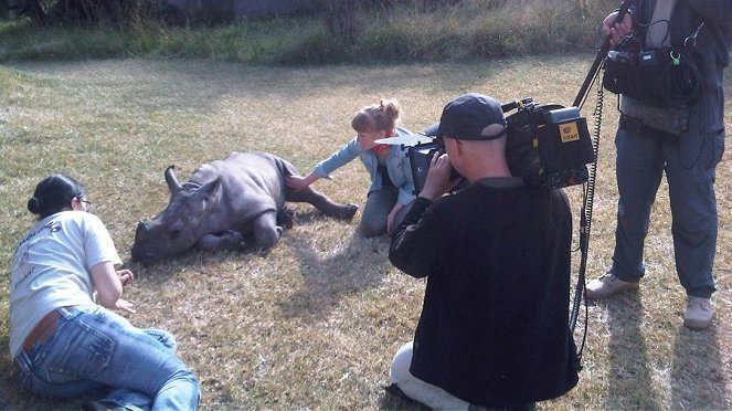 Paula und die wilden Tiere - Ganz nah am Nashorn - Forgatási fotók