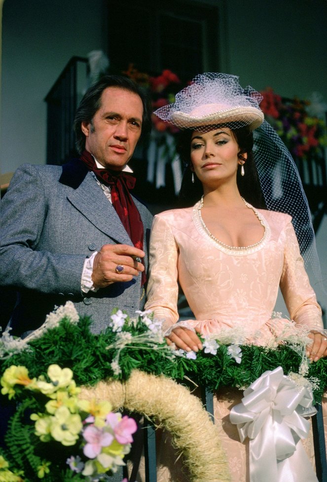 North and South - Book I - Do filme - David Carradine, Lesley-Anne Down
